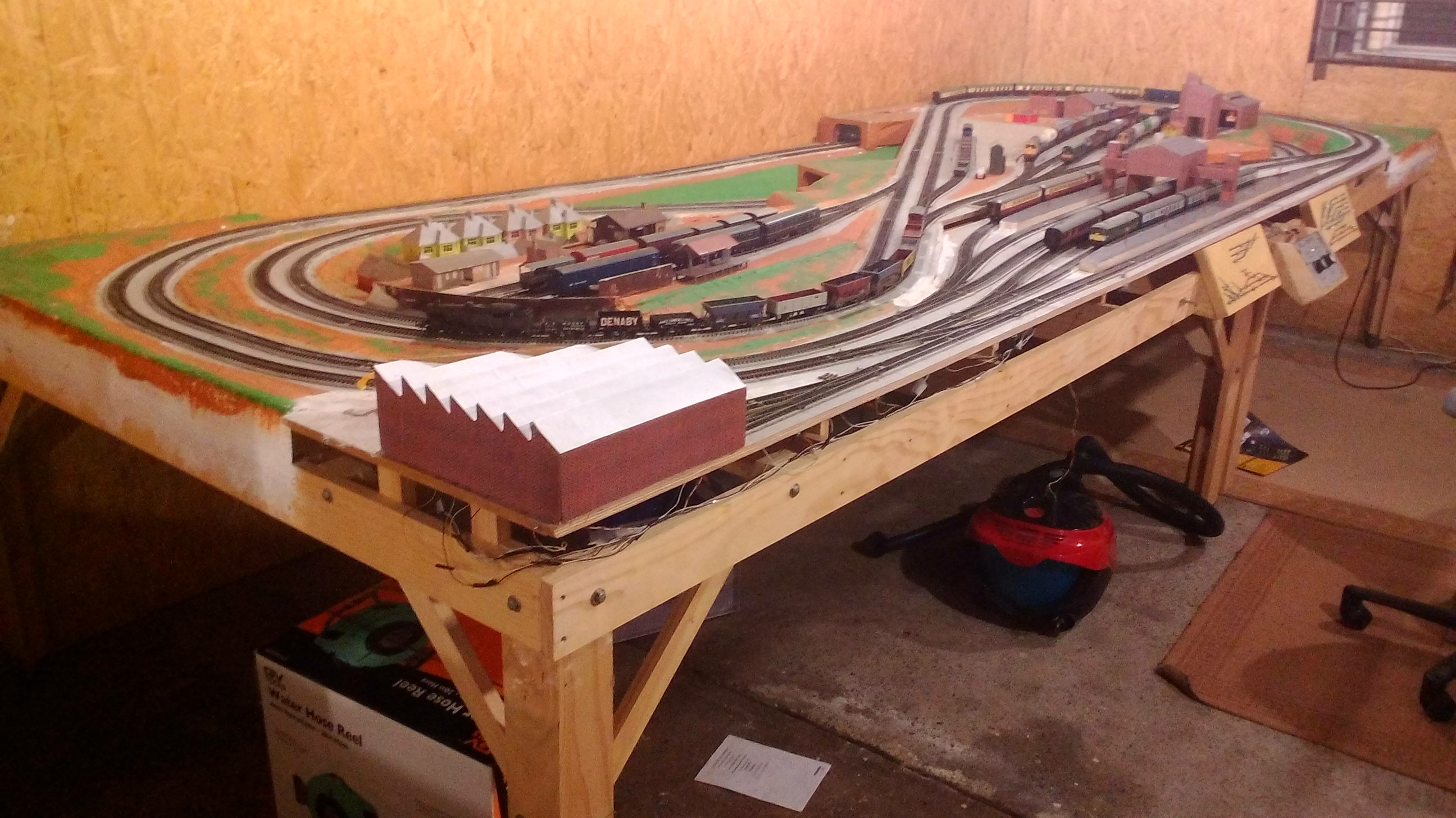 15ft x 6ft Layout Built In Two Sections - Model Train Help 