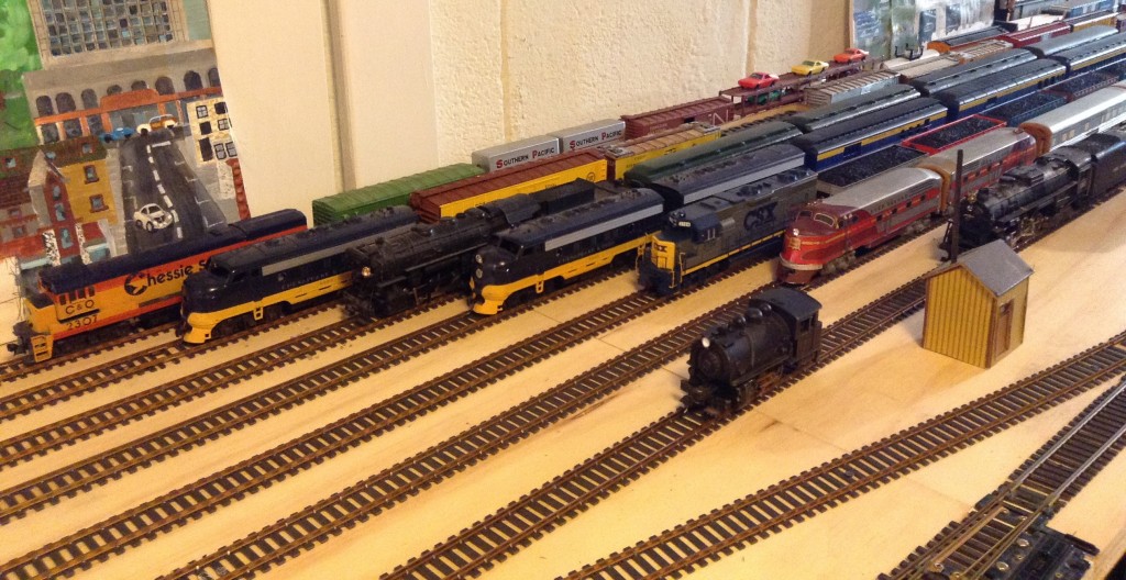 model train shelf layouts